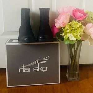 Dansko Brianne Waterproof Chelsea Black Women’s Boots Size 38 or U.S 7.5-8